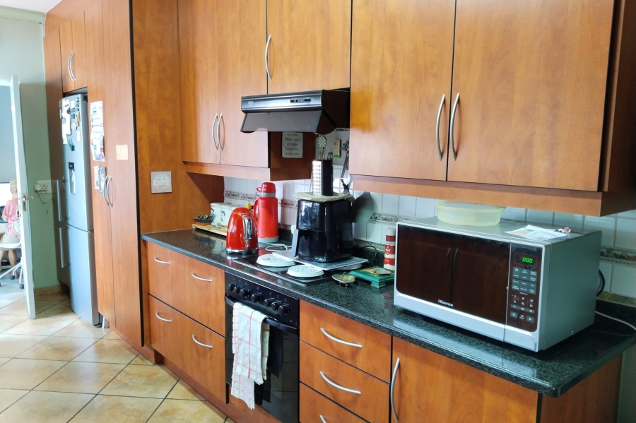 5 Bedroom Property for Sale in Meerhof North West